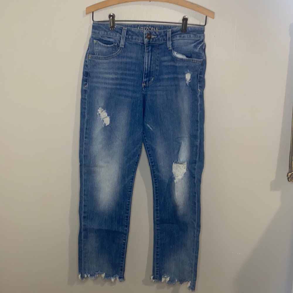 🛍️Adorable frayed blue jeans! - Picture 2 of 10